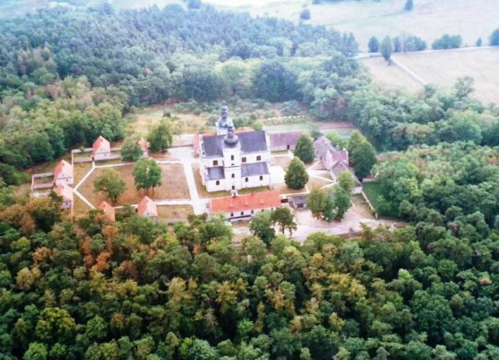 Das Kamaldulenserkloster in Bieniszew