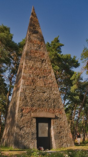 A pyramid-shaped tombstone of Franciszek Łakiński
