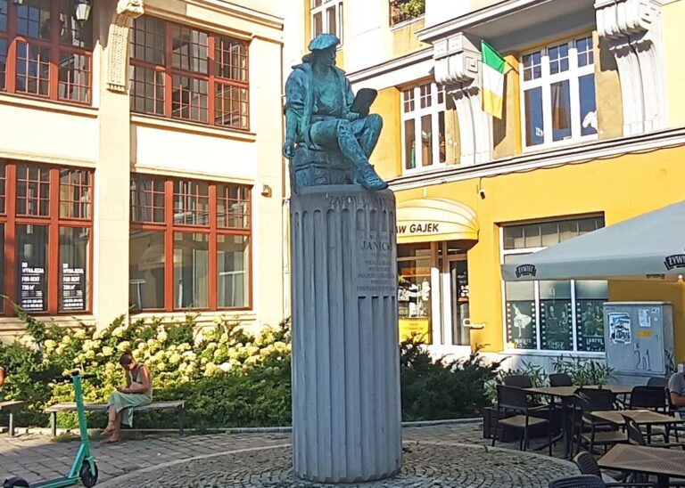 Pomnik Klemensa Janickiego