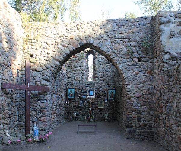 Ruiny kościoła św. Marcina w Gryżynie
