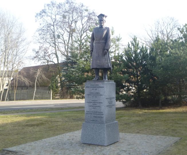 Pomnik Generała w Lusowie